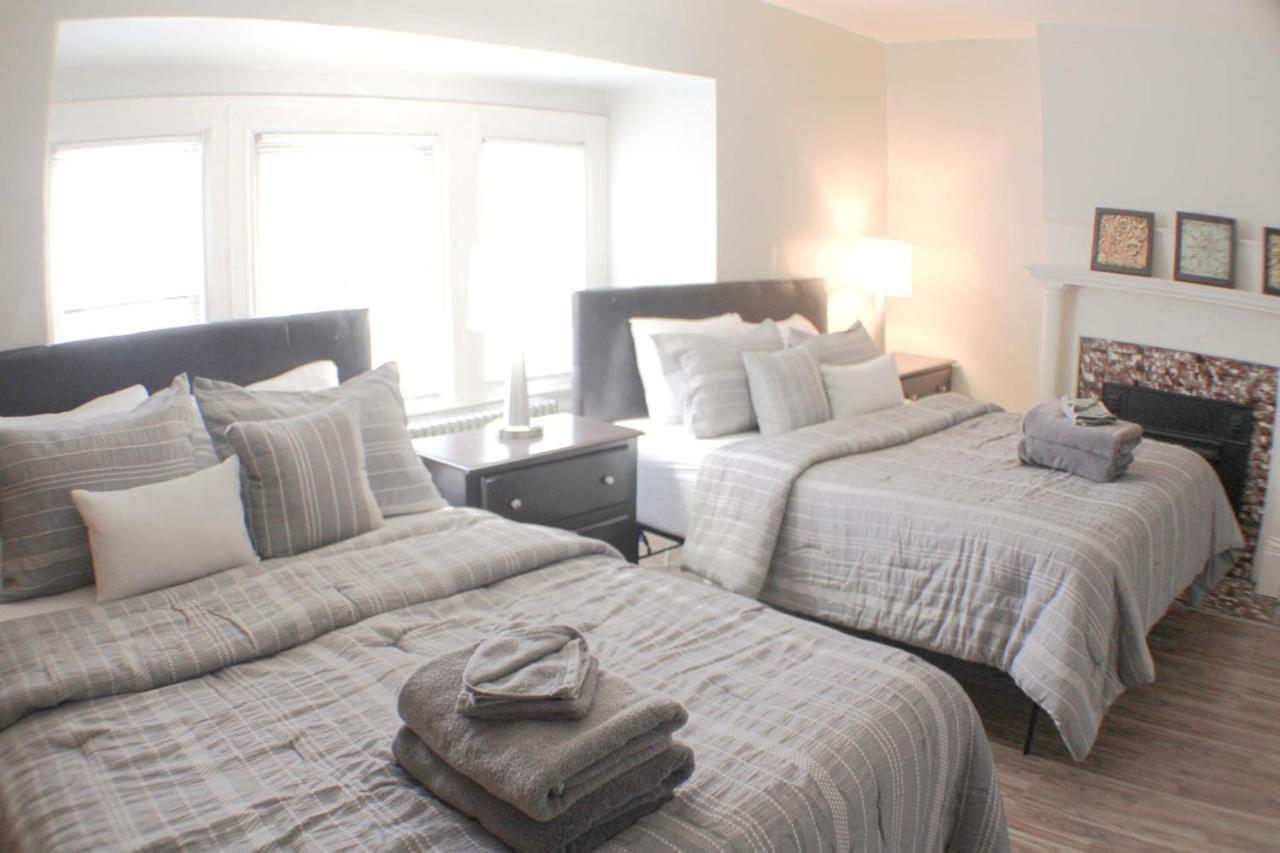 Steps Away From Hospital - 2 Queen Bed - City View Pittsburgh Bagian luar foto