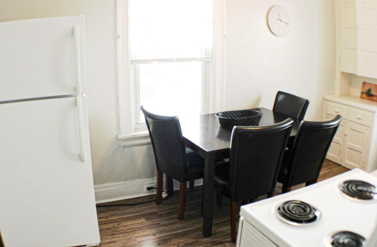 Steps Away From Hospital - 2 Queen Bed - City View Pittsburgh Bagian luar foto