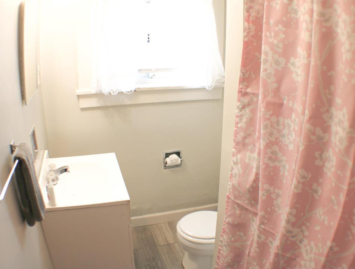 Steps Away From Hospital - 2 Queen Bed - City View Pittsburgh Bagian luar foto